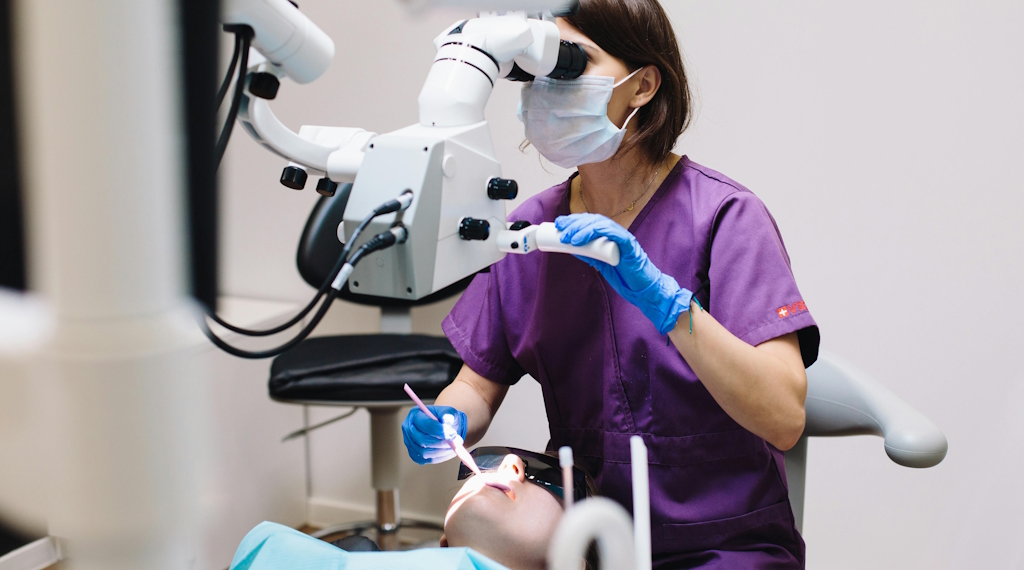 Soluzioni moderne per un sorriso completo e duraturo